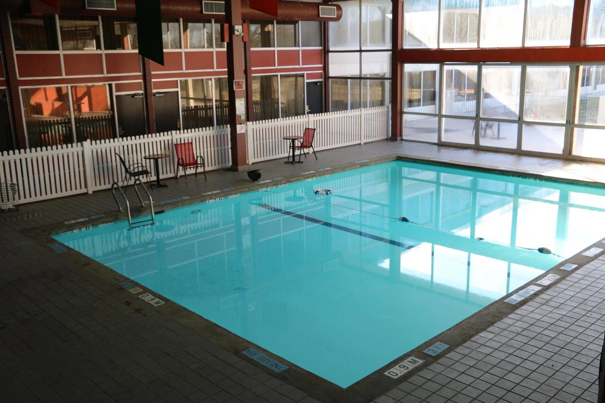 Sky Hotel At Tulsa Airport Екстериор снимка