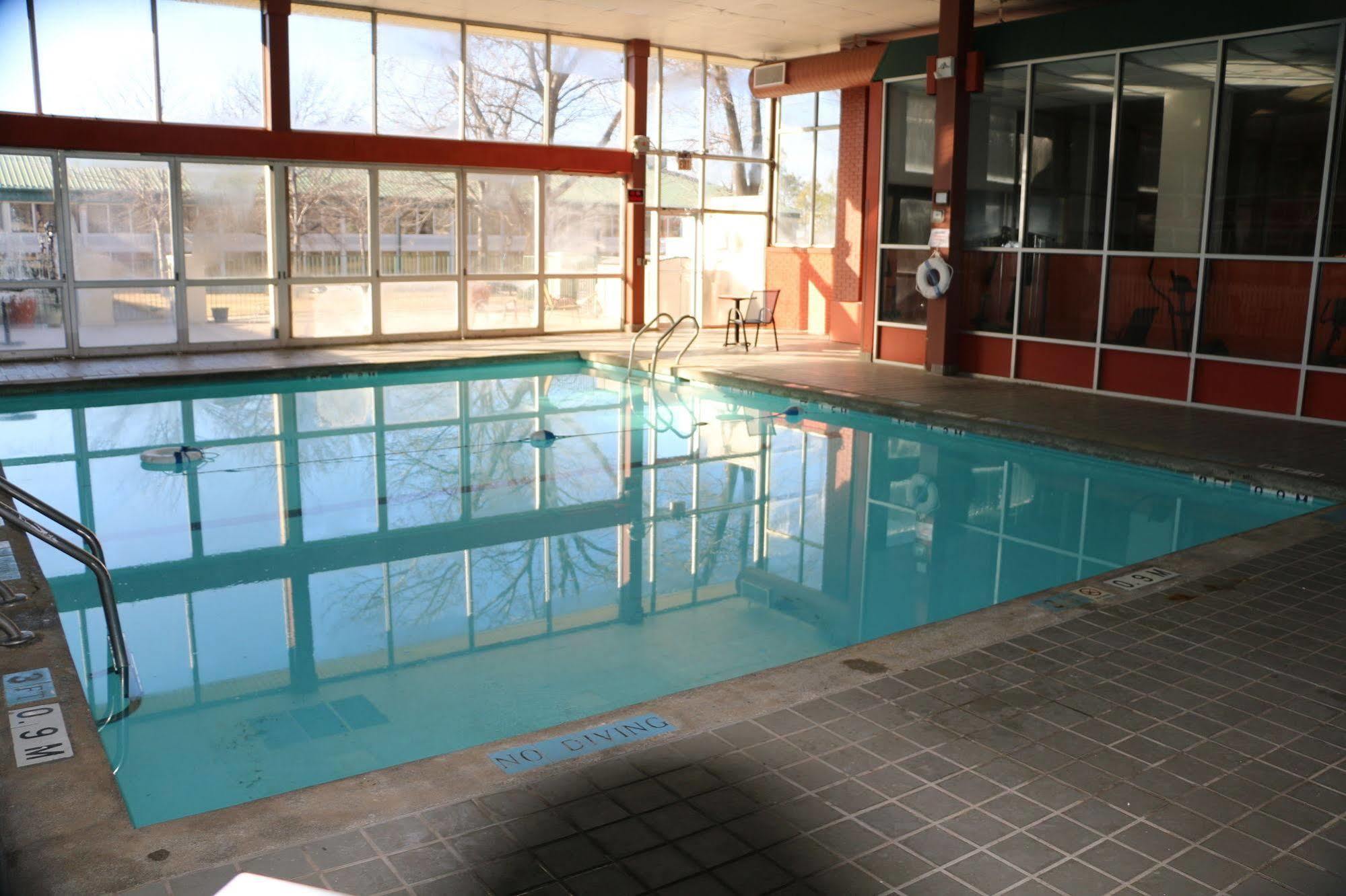 Sky Hotel At Tulsa Airport Екстериор снимка