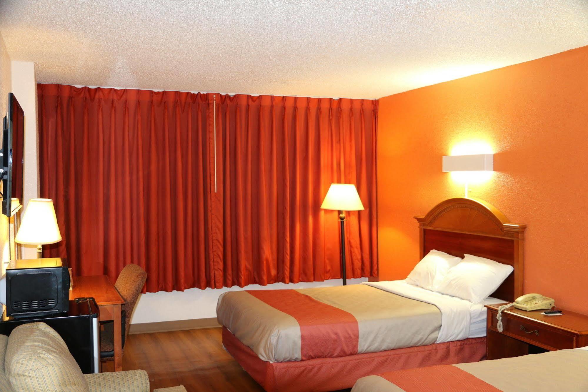 Sky Hotel At Tulsa Airport Екстериор снимка