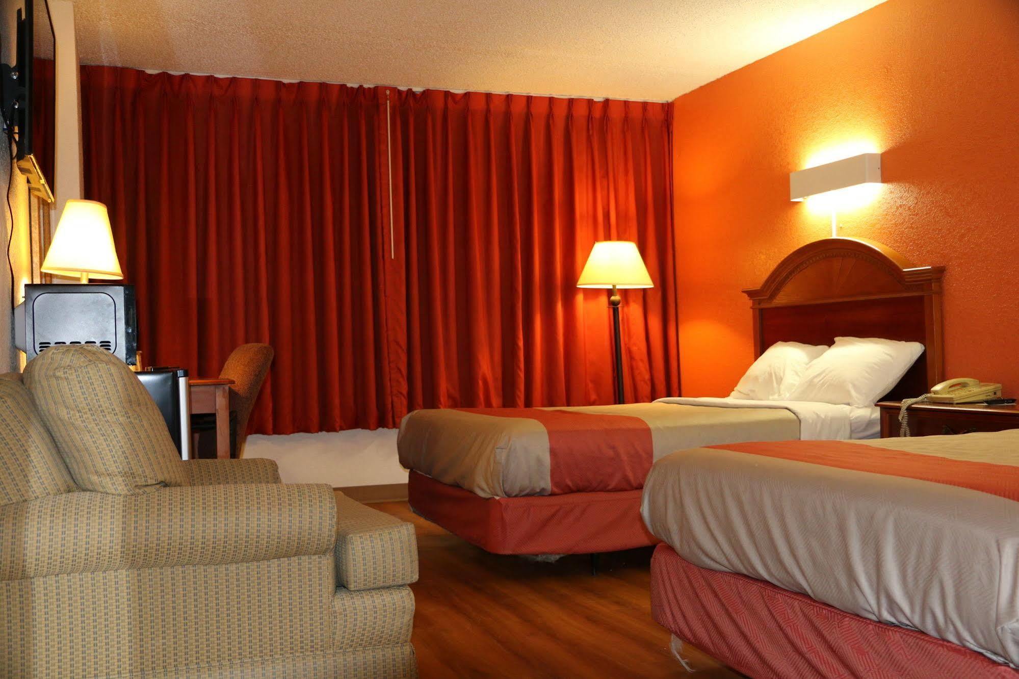 Sky Hotel At Tulsa Airport Екстериор снимка