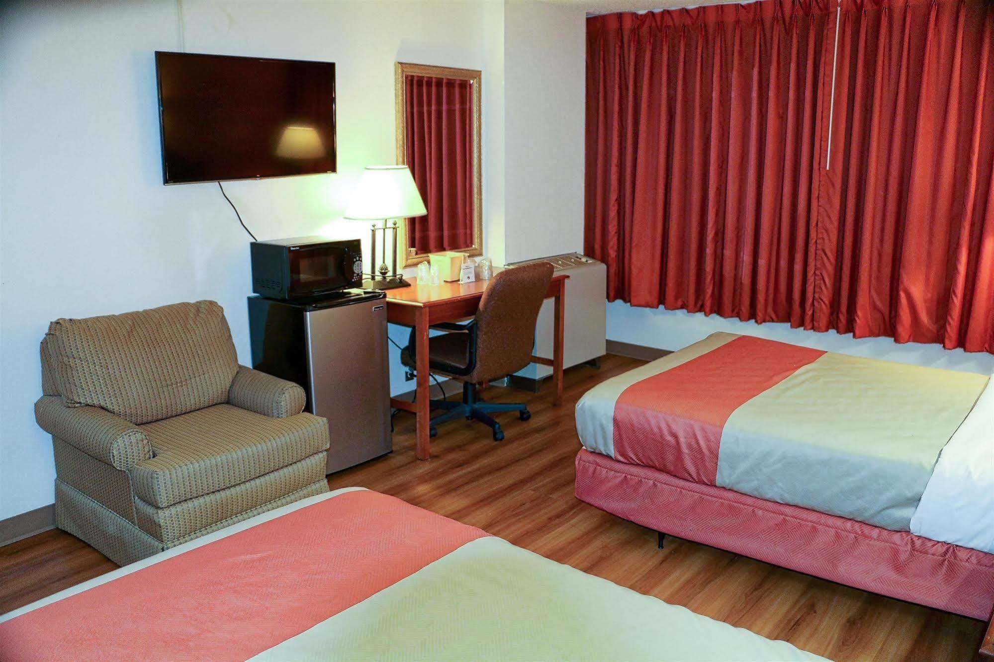 Sky Hotel At Tulsa Airport Екстериор снимка